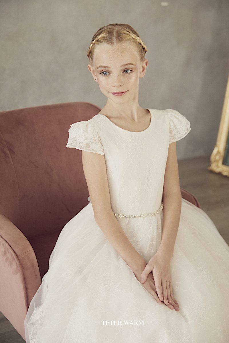 Teter Warm Lace Scalloped Sleeves with V-Line Back Communion Dress (Size 7, 8)