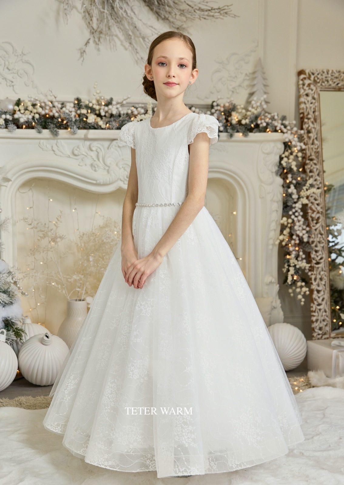 Teter Warm Lace Scalloped Sleeves with V-Line Back Communion Dress (Size 7, 8)