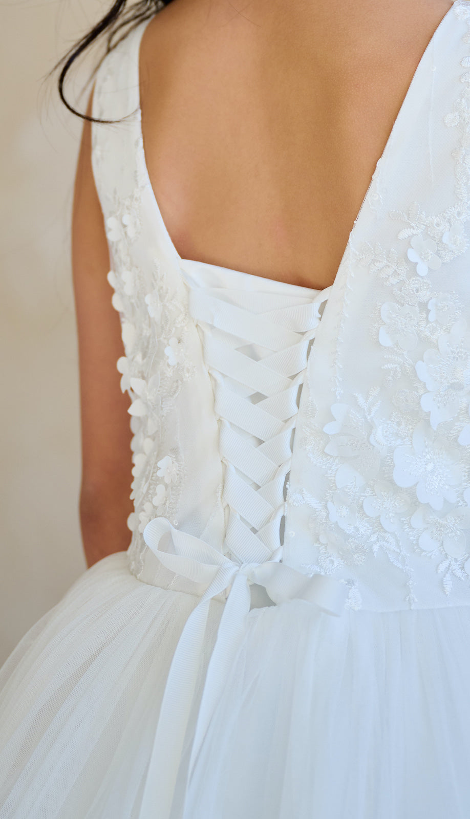 Shop the Elegant White Sleeveless Round Neck Communion Dress with Long Tulle Skirt, 3D Floral Plaque, and Tie in the Back - Perfect for Special Occasions!