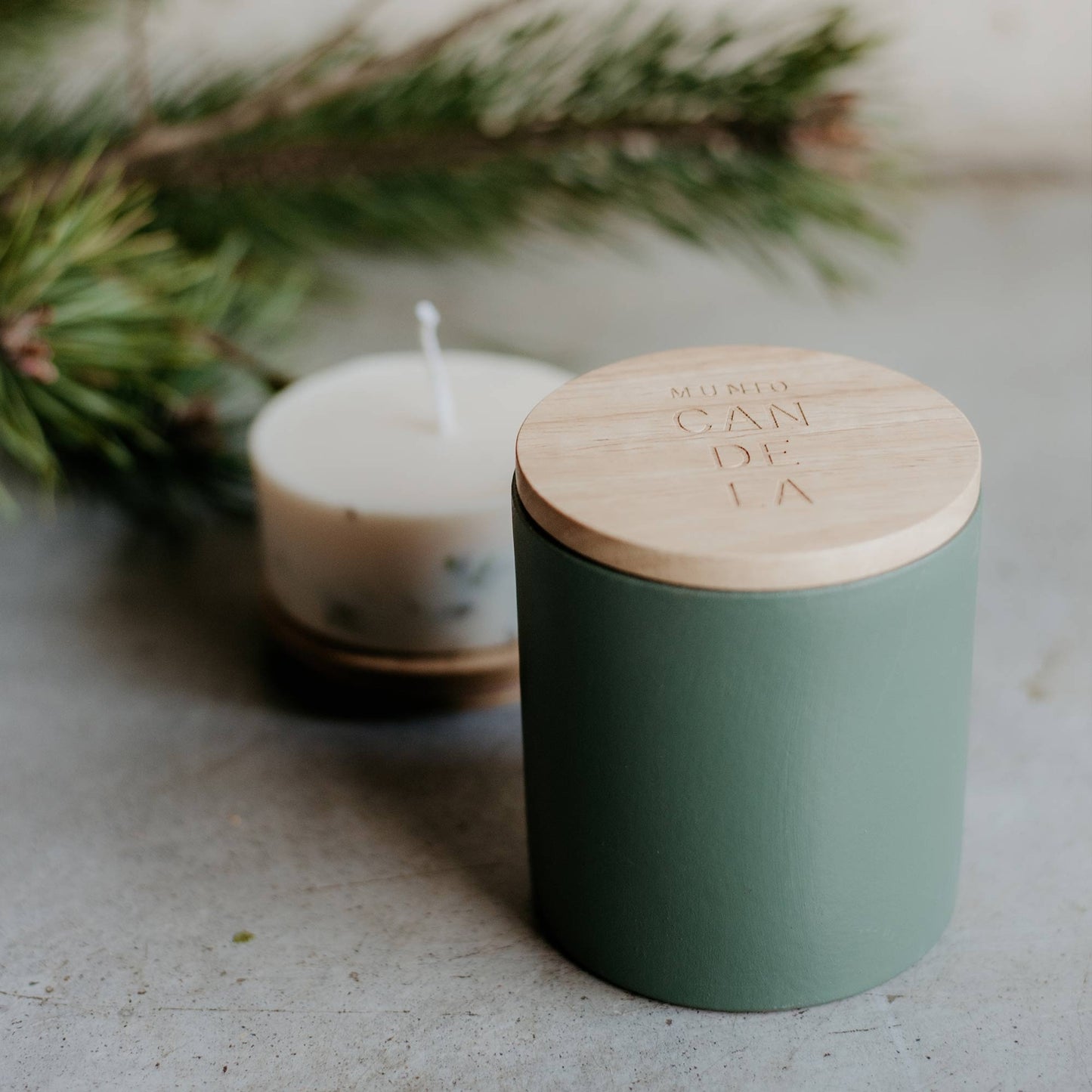 The MUNIO Apple Blossom Candle